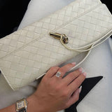 Melanie Τσάντα Clutch με Χρυσή Λεπτομέρεια Κόμπου